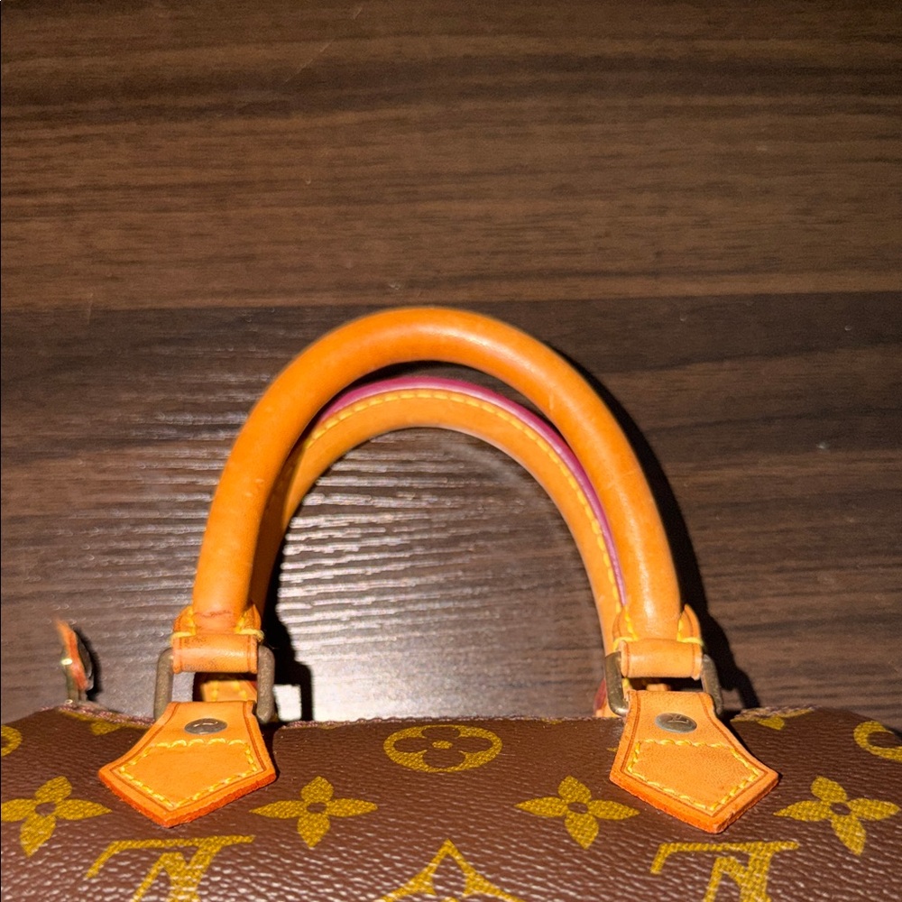 Louis Vuitton Nano Speedy
TH0945 - Picture 8 of 14